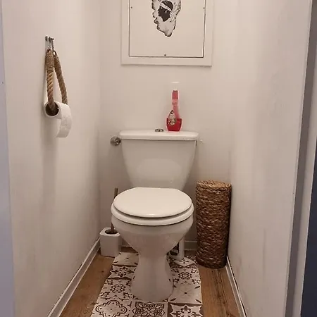 Apartament T2 Entierement Equipe A 150m De La Plage. *