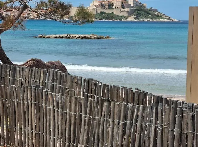 T2 Entierement équipé à 150m De La Plage. Apartamento *